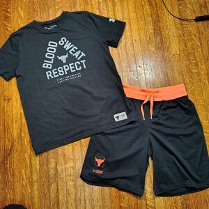 Under Armour Boys L/XL Outfit/T476